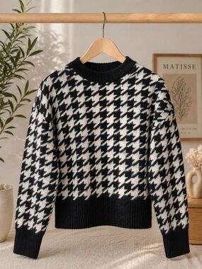 Black & White Houndstooth Crewneck Sweater - Women's Sweater